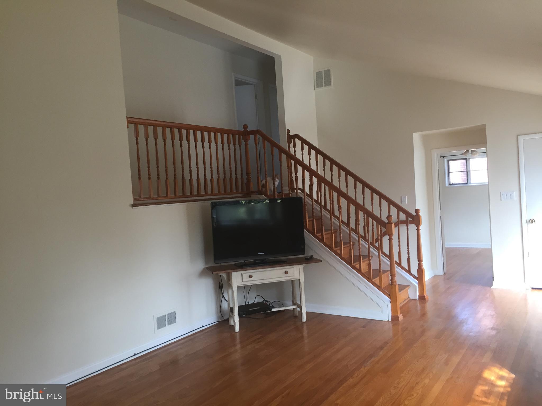 12916 Moray Road Silver Spring, MD 20906 - Photo 4 of 16 Living Room