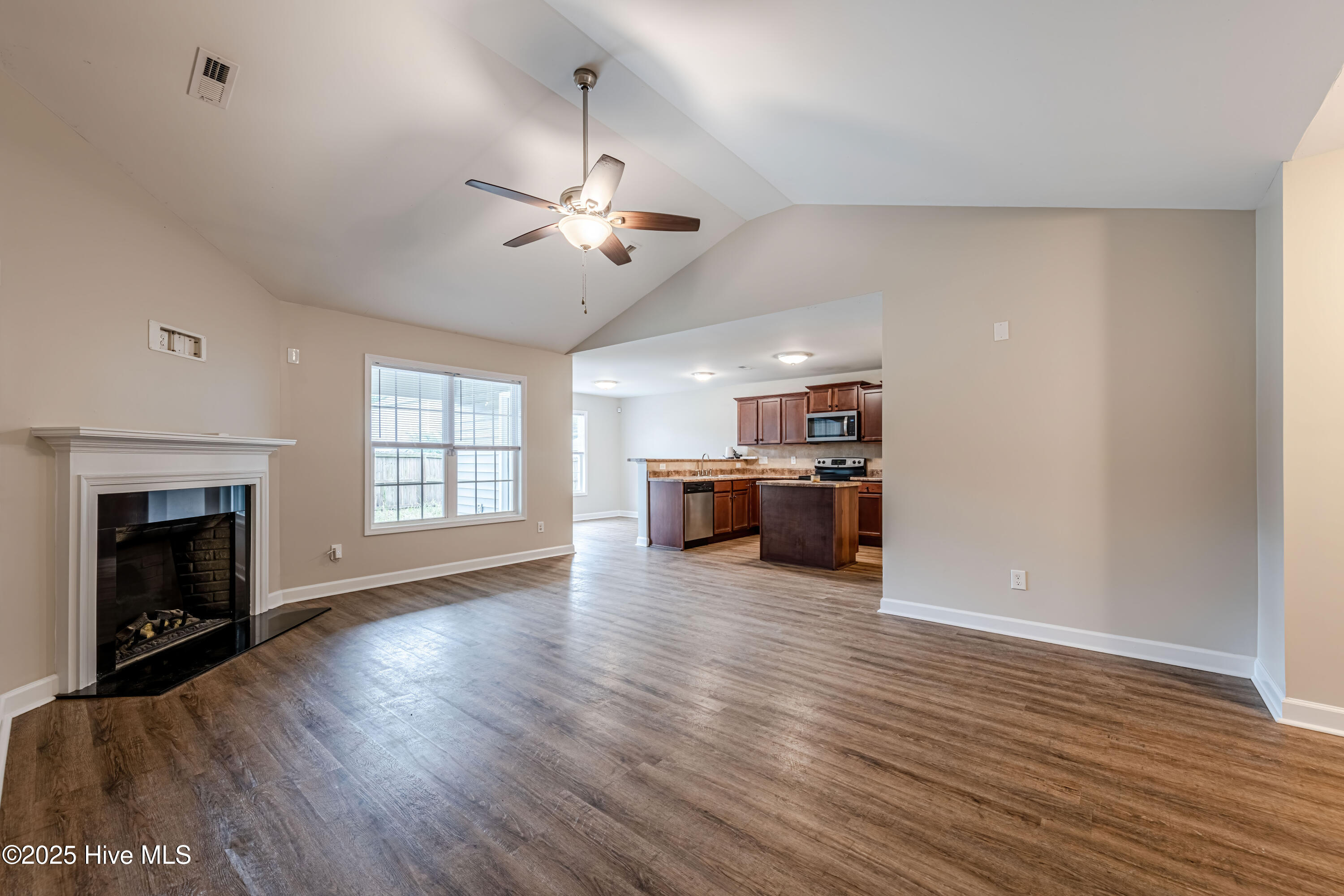 227 Merin Height Road Jacksonville, NC 28546 - Photo 6 of 45 RP (16 of 48)
