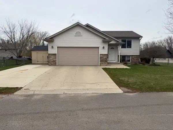 $329,900 | 2300 22nd Drive Southwest, Austin, MN 55912
