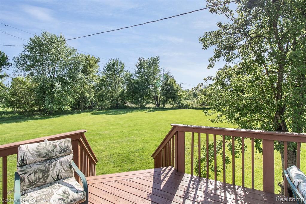 6457 Layton Road Fowlerville, MI 48836 - Photo 3 of 36