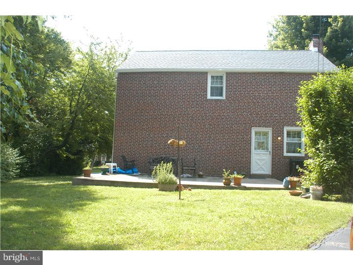 655 Dutton Circle Springfield, PA 19064 - Photo 14 of 16 Exterior Back