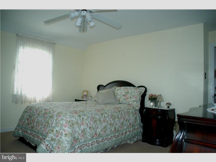 655 Dutton Circle Springfield, PA 19064 - Photo 8 of 16 Bedroom - Main