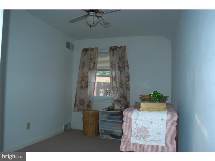 655 Dutton Circle Springfield, PA 19064 - Photo 10 of 16 Bedroom 2
