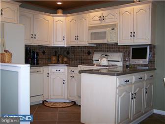 12428 Dunks Ferry Road Philadelphia, PA 19154 - Photo 1 of 11 Kitchen