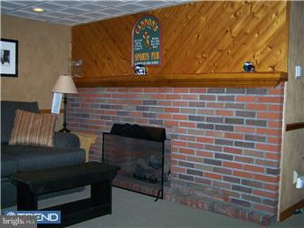 12428 Dunks Ferry Road Philadelphia, PA 19154 - Photo 7 of 11 Family Room