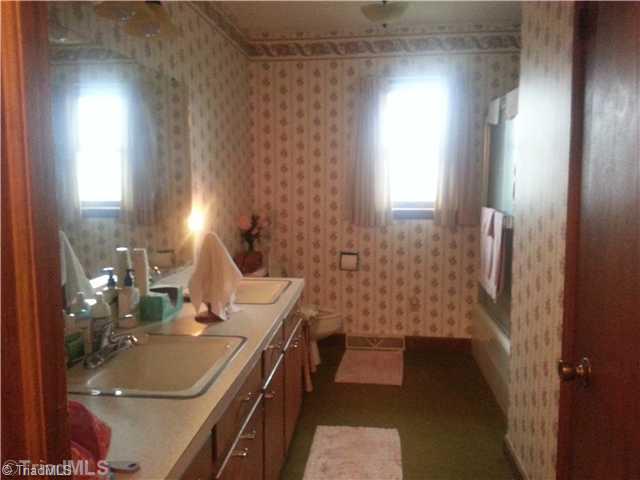 3558 Mechanic Road Asheboro, NC 27205 - Photo 13 of 16 Bath.