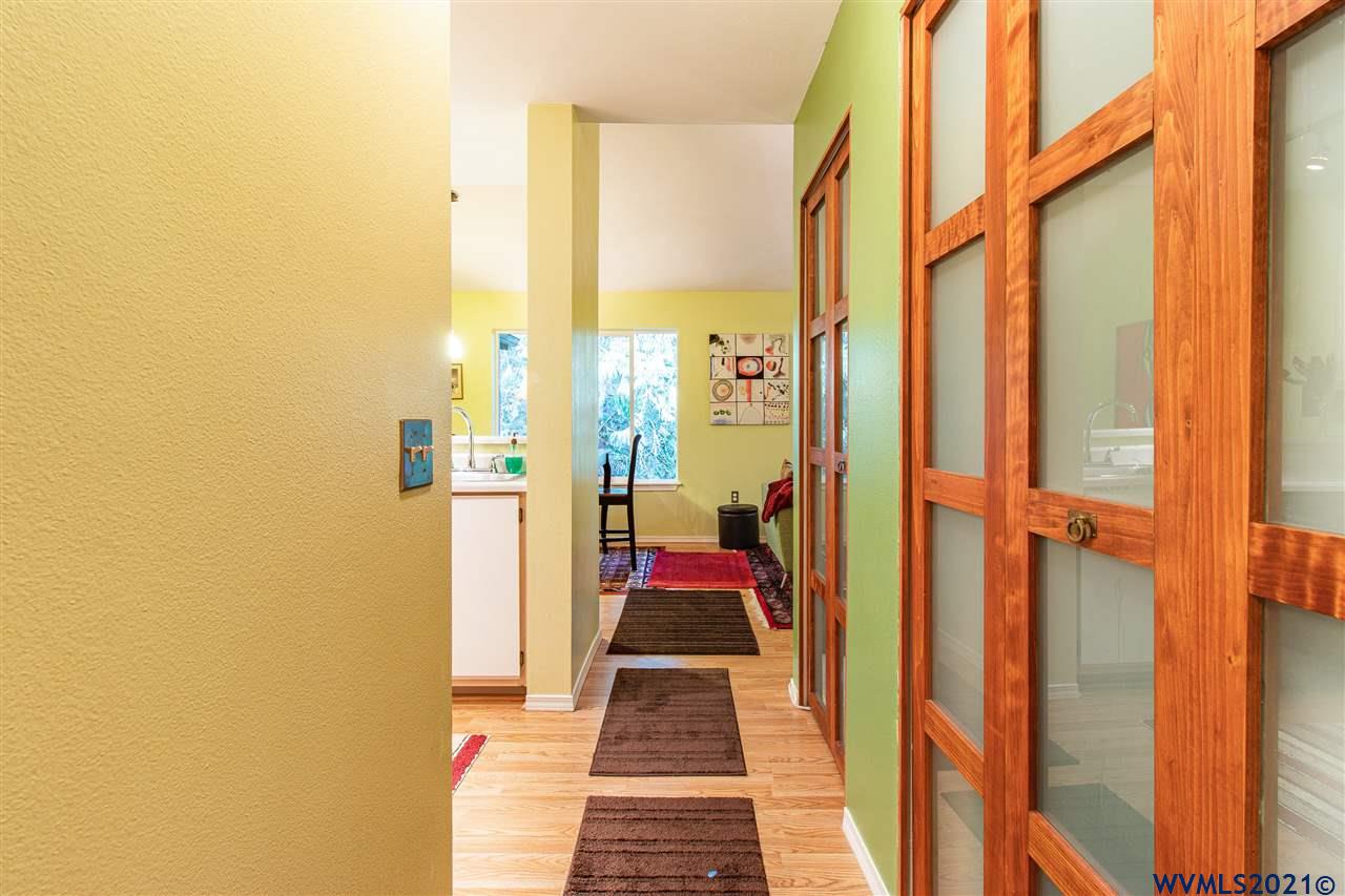 5156 Southwest Multnomah Boulevard Portland, OR 97219 - Photo 5 of 25 Gallery Image 5