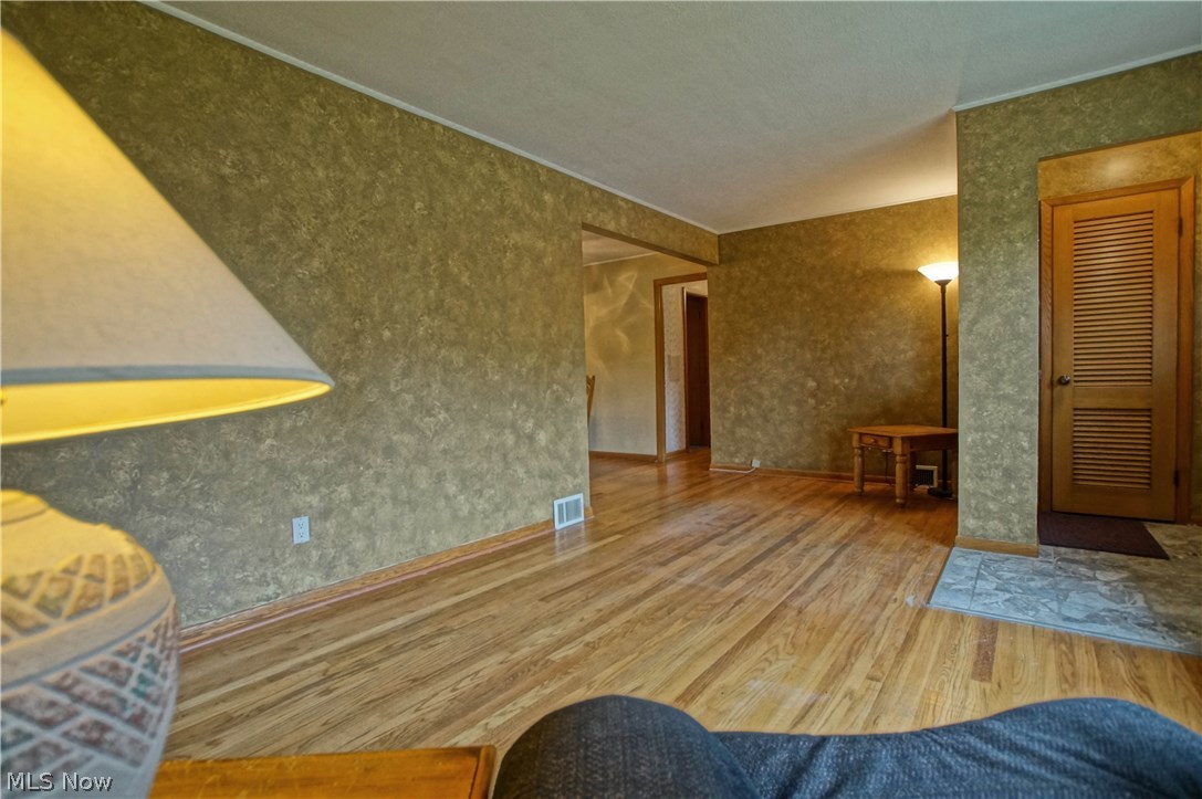 5447 Huron Road Cleveland, OH 44124 - Photo 3 of 18