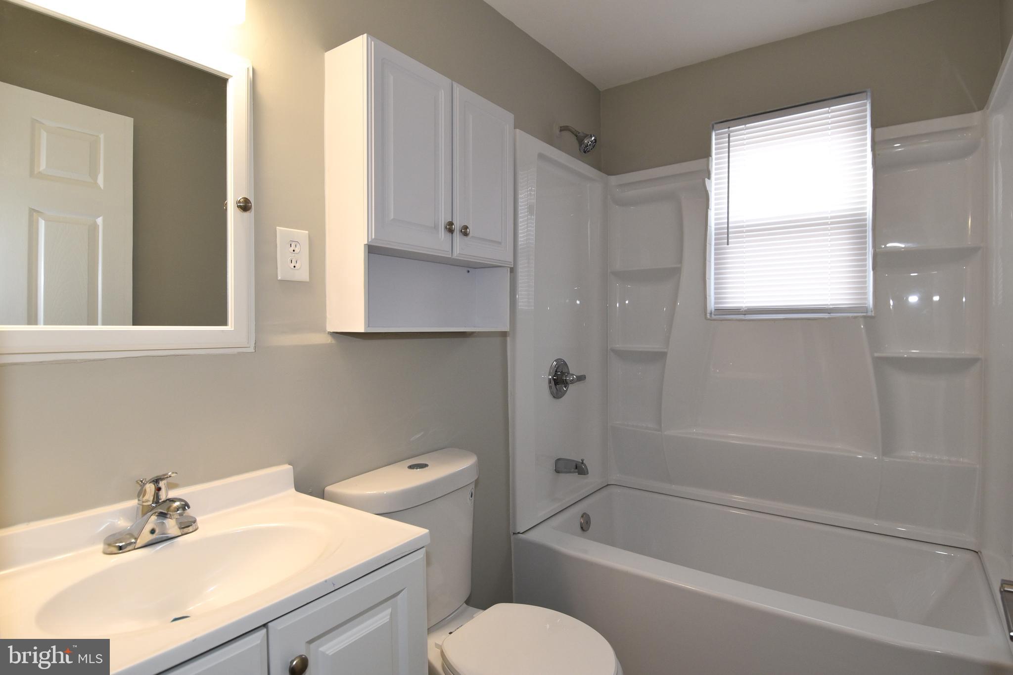 8208 Bellefonte Lane, Unit 3 Clinton, MD 20735 - Photo 15 of 18 a bathroom with a sink toilet and bathtub