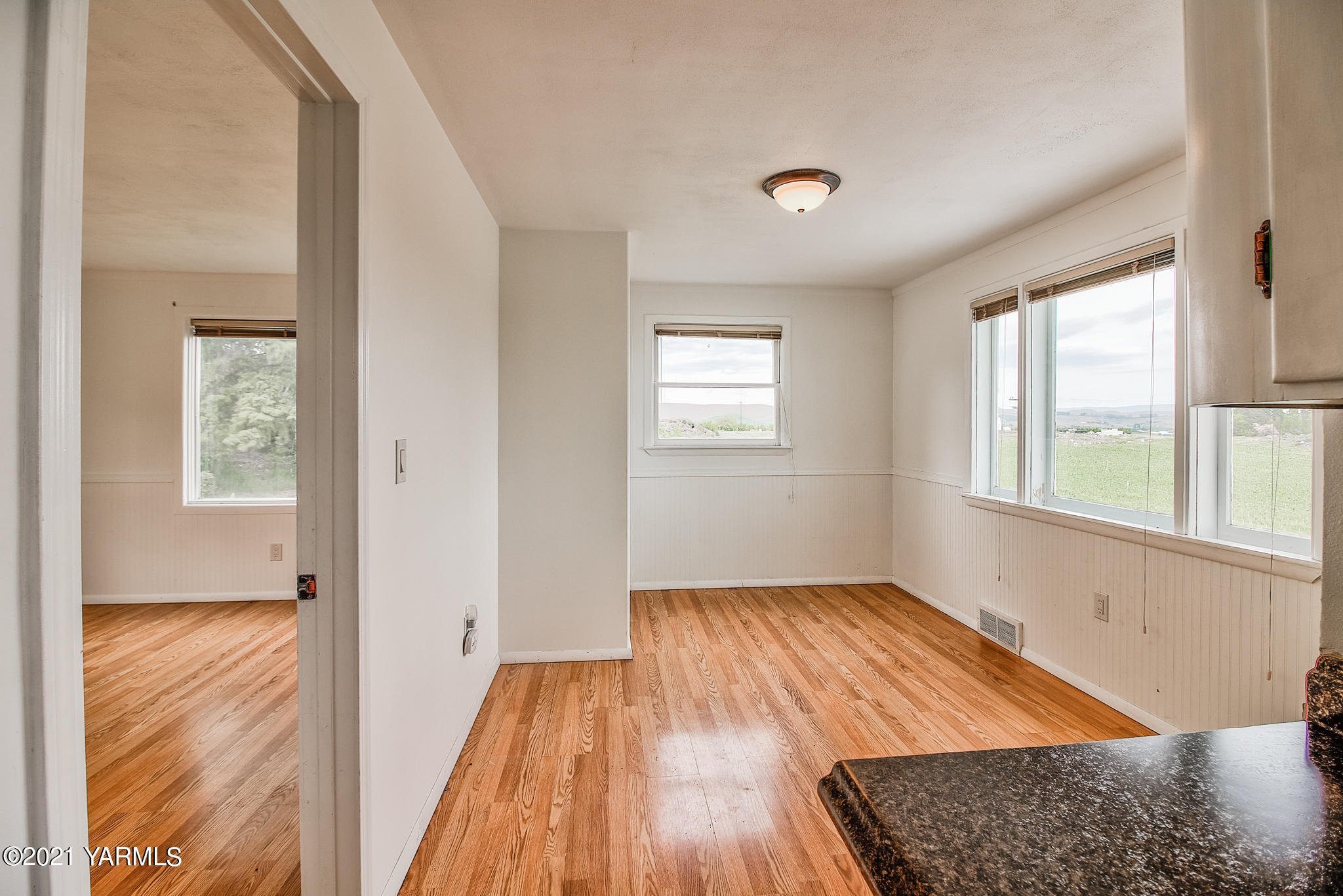 1570 Young Grade Road Yakima, WA 98908 - Photo 16 of 26 Breakfast nook