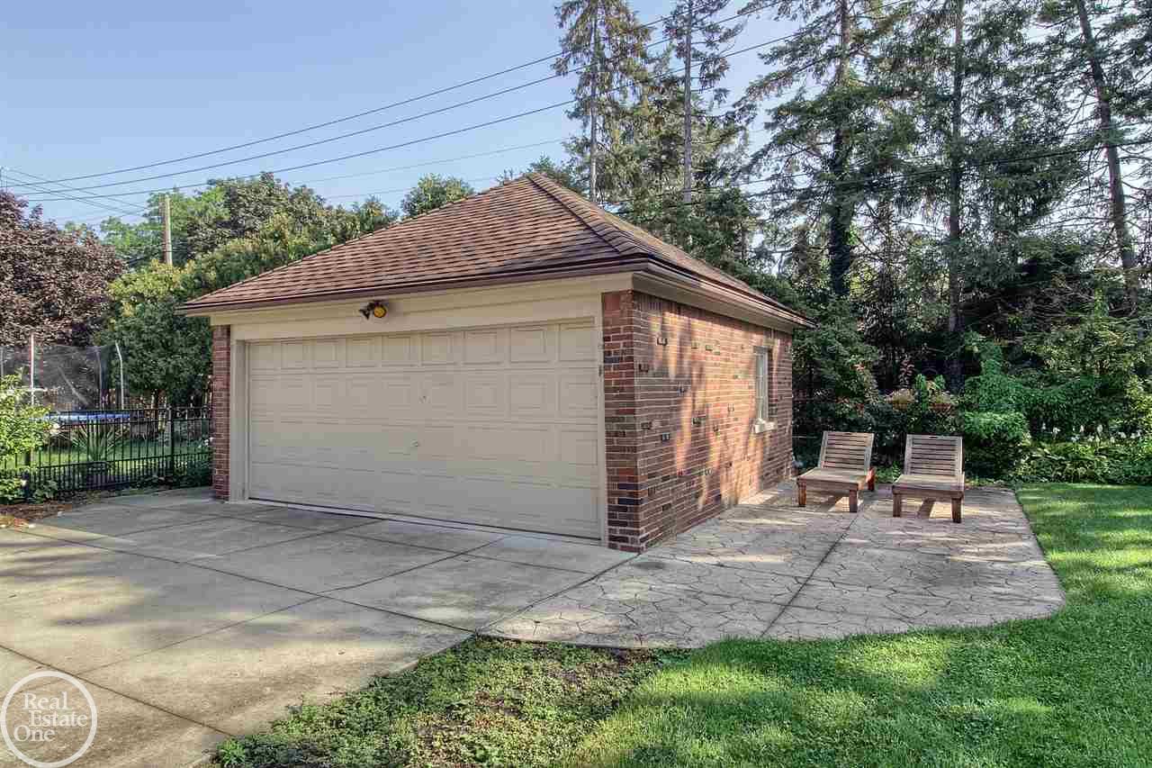 1170 Harvard Road Grosse Pointe, MI 48230 - Photo 26 of 30 31335087-26.JPG