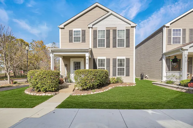 $255,000 | 610 Four Seasons Boulevard, Aurora, IL 60504