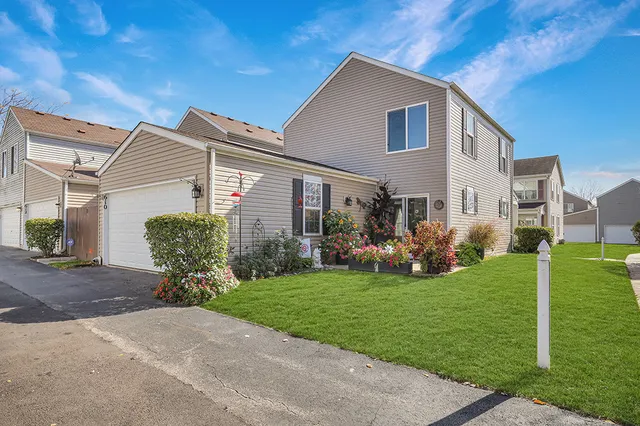 $255,000 | 610 Four Seasons Boulevard, Aurora, IL 60504