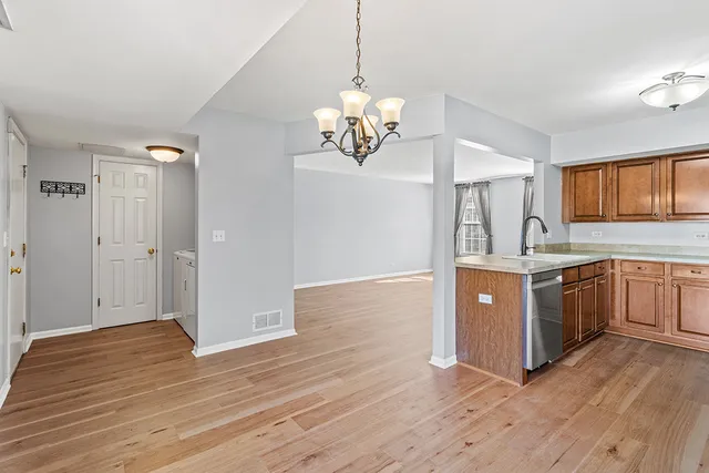 $255,000 | 610 Four Seasons Boulevard, Aurora, IL 60504