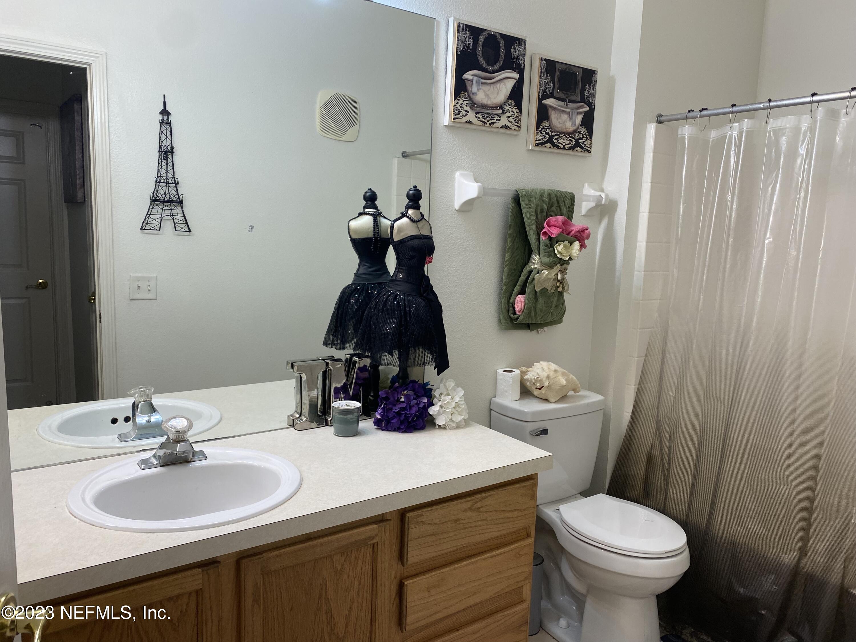 10550 Baymeadows Road, Unit 917 Jacksonville, FL 32256 - Photo 12 of 30 Second bathroom