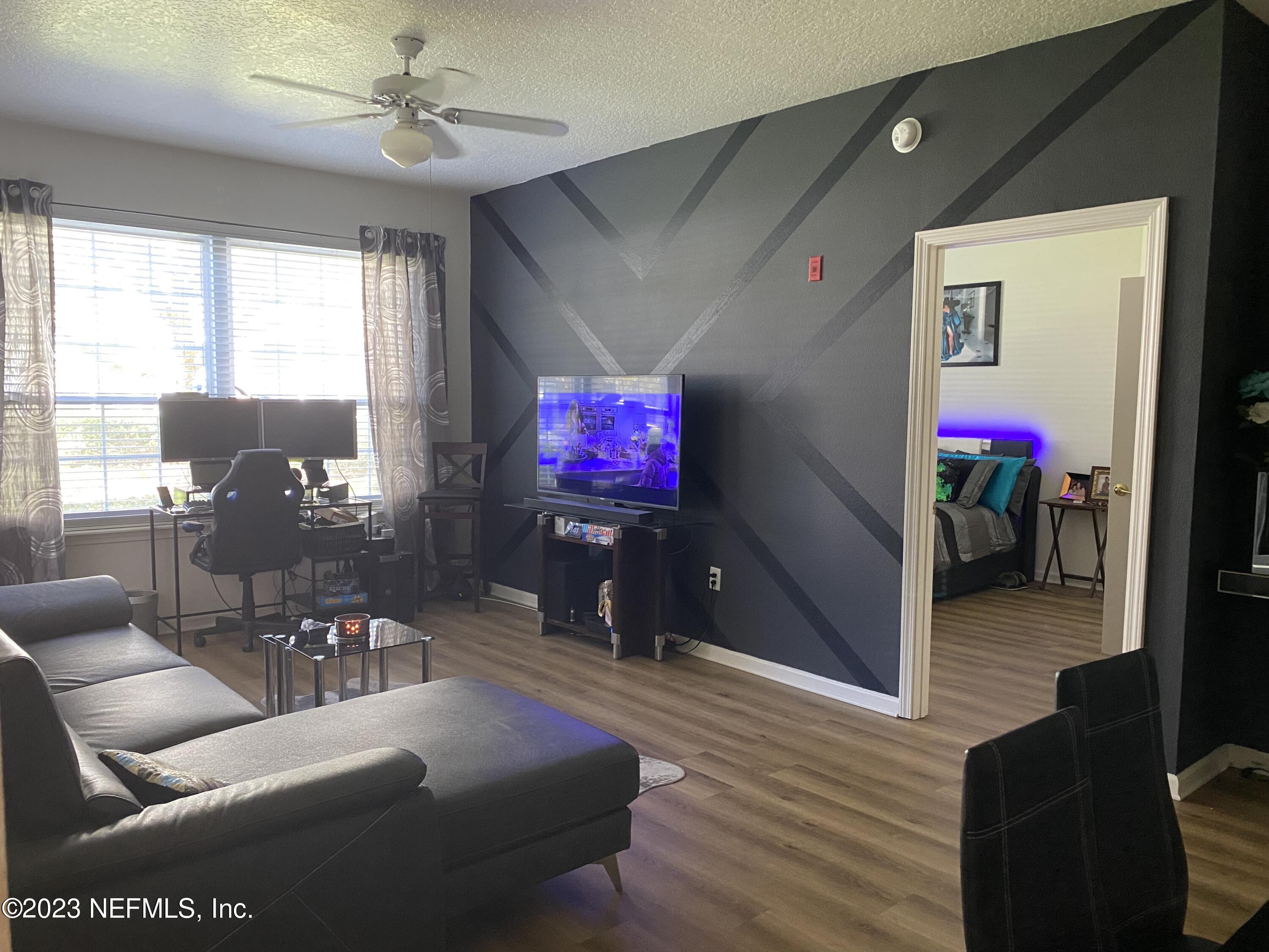 10550 Baymeadows Road, Unit 917 Jacksonville, FL 32256 - Photo 2 of 30 Living area