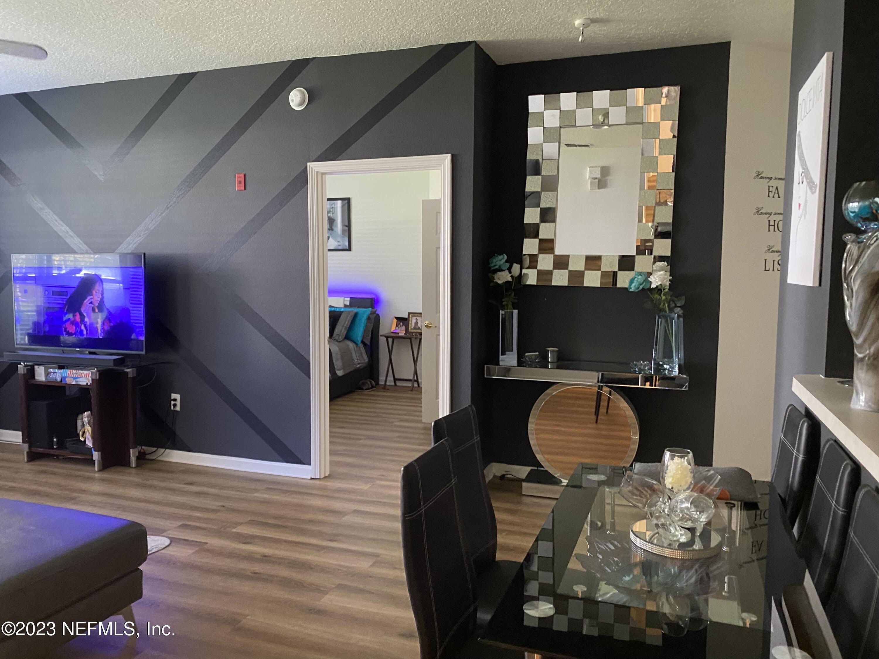 10550 Baymeadows Road, Unit 917 Jacksonville, FL 32256 - Photo 4 of 30 Living area 1