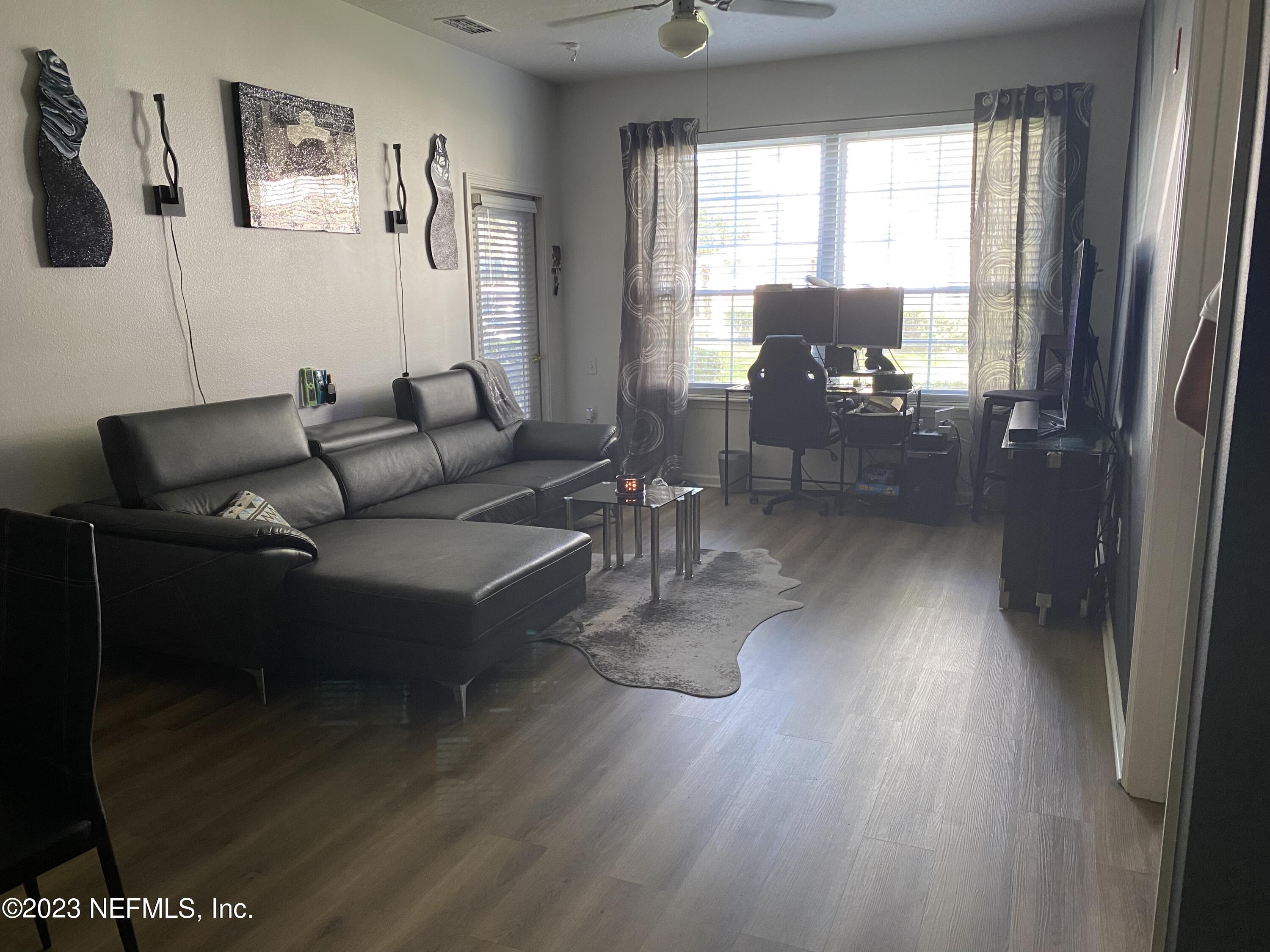 10550 Baymeadows Road, Unit 917 Jacksonville, FL 32256 - Photo 5 of 30 living 4