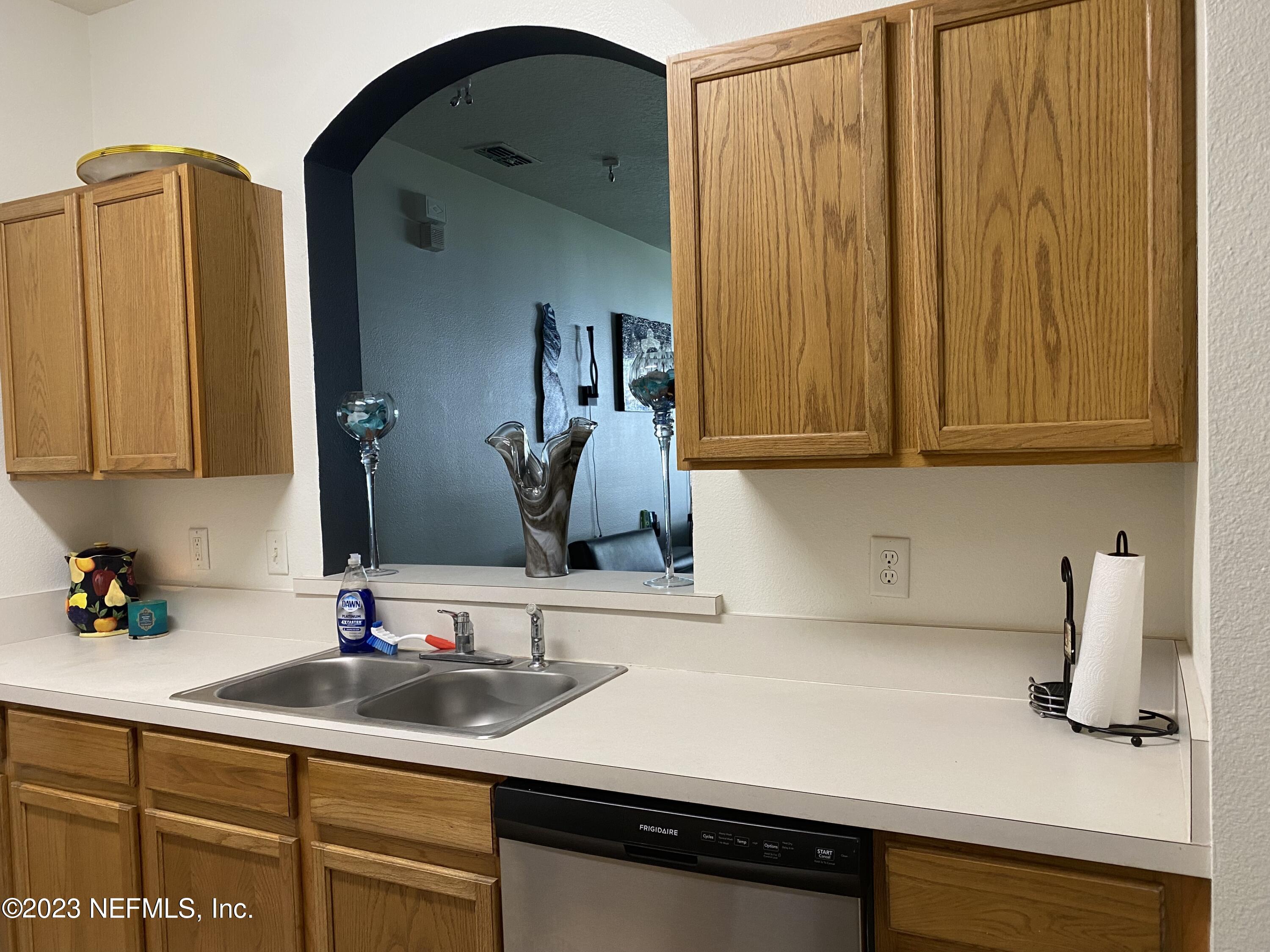 10550 Baymeadows Road, Unit 917 Jacksonville, FL 32256 - Photo 6 of 30 Kitchen 2