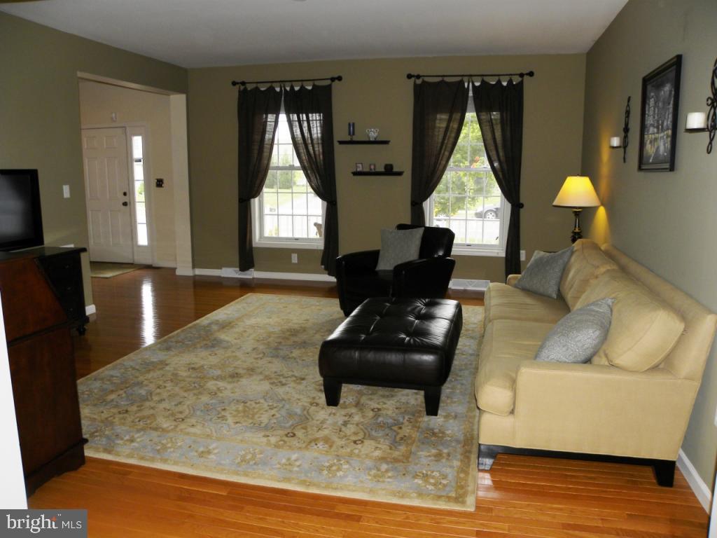 236 North Oak Street Lititz, PA 17543 - Photo 4 of 25