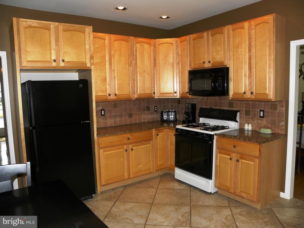 236 North Oak Street Lititz, PA 17543 - Photo 7 of 25