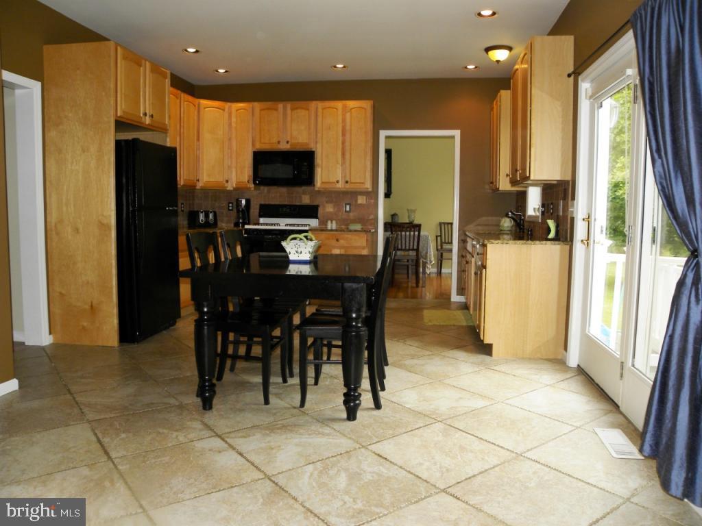 236 North Oak Street Lititz, PA 17543 - Photo 9 of 25