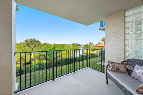 $515,000 | 1701 Marina Isle Way, Unit 202, Jupiter, FL 33477