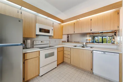 $515,000 | 1701 Marina Isle Way, Unit 202, Jupiter, FL 33477