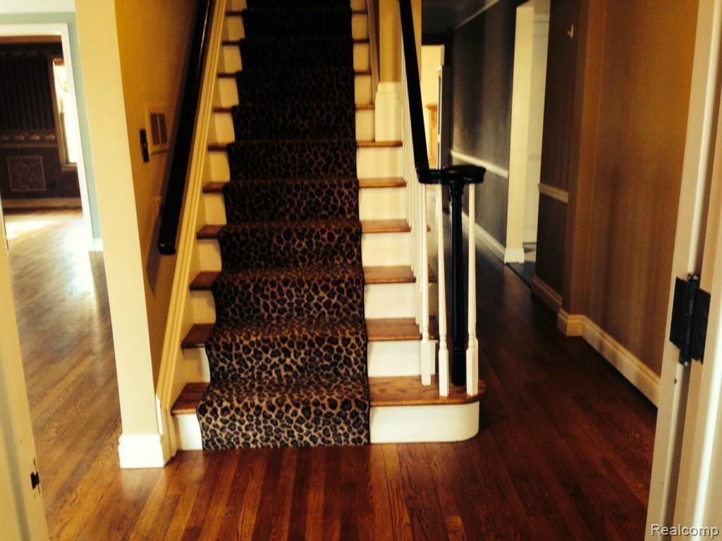 1015 Whittier Road Grosse Pointe, MI 48230 - Photo 2 of 14 Entrance
