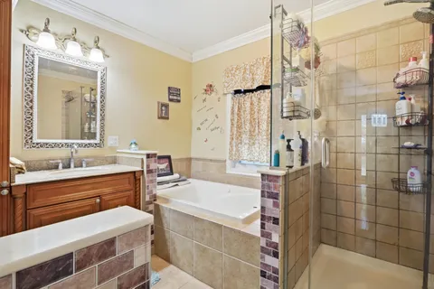 $360,000 | 937 Elsie Avenue, Gurnee, IL 60031