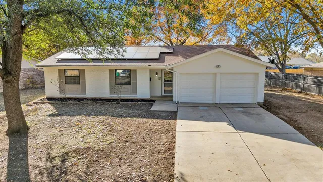 $2,000 | 121 Quail Creek Drive, Crowley, TX 76036