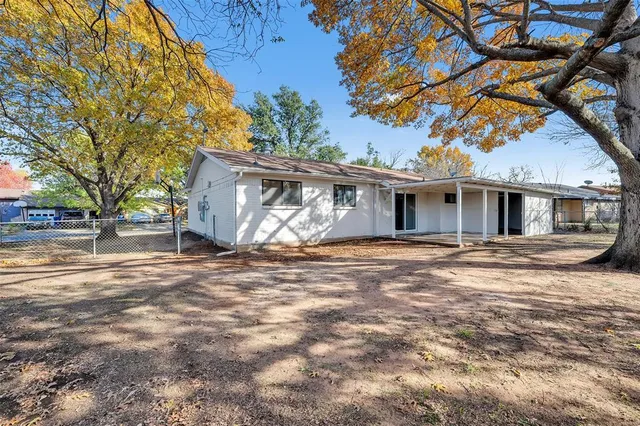 $2,000 | 121 Quail Creek Drive, Crowley, TX 76036