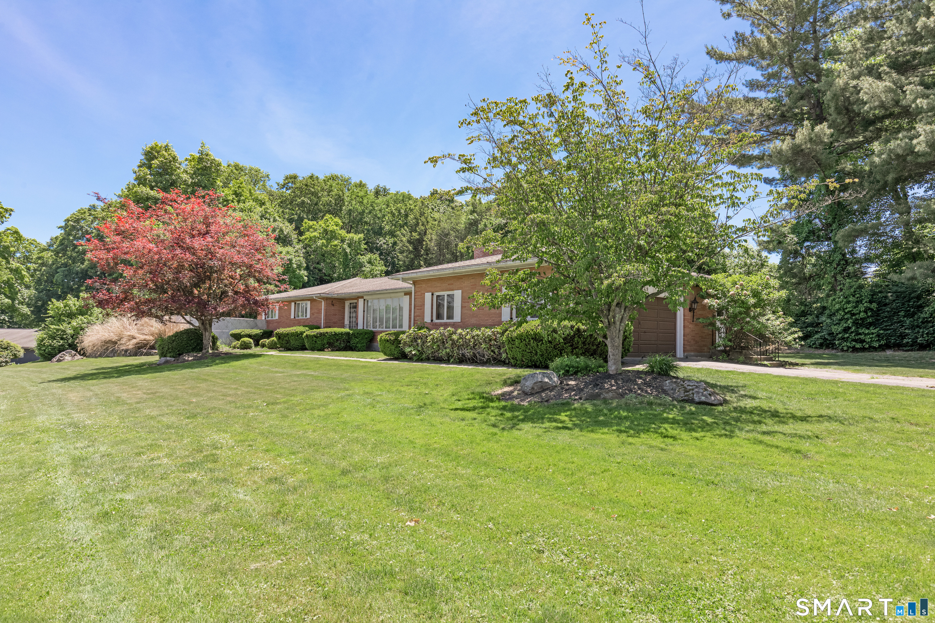 319 Maybrook Road Waterbury, CT 06708 - Photo 4 of 40