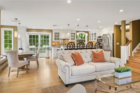 $1,395,000 | 31 Meadowbrook Drive, Barrington, RI 02806