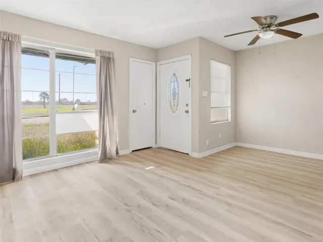 $1,200 | 1114 West 11th Street, Freeport, TX 77541