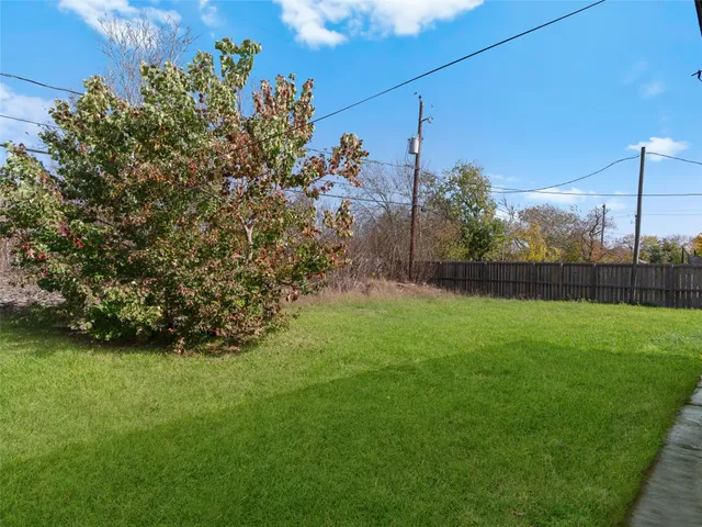 $1,200 | 1114 West 11th Street, Freeport, TX 77541