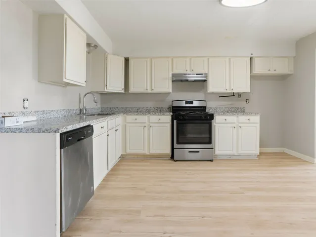 $1,200 | 1114 West 11th Street, Freeport, TX 77541