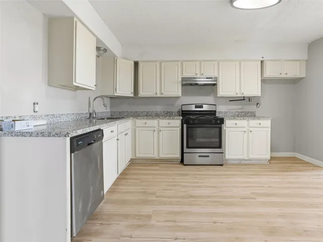 $1,200 | 1114 West 11th Street, Freeport, TX 77541