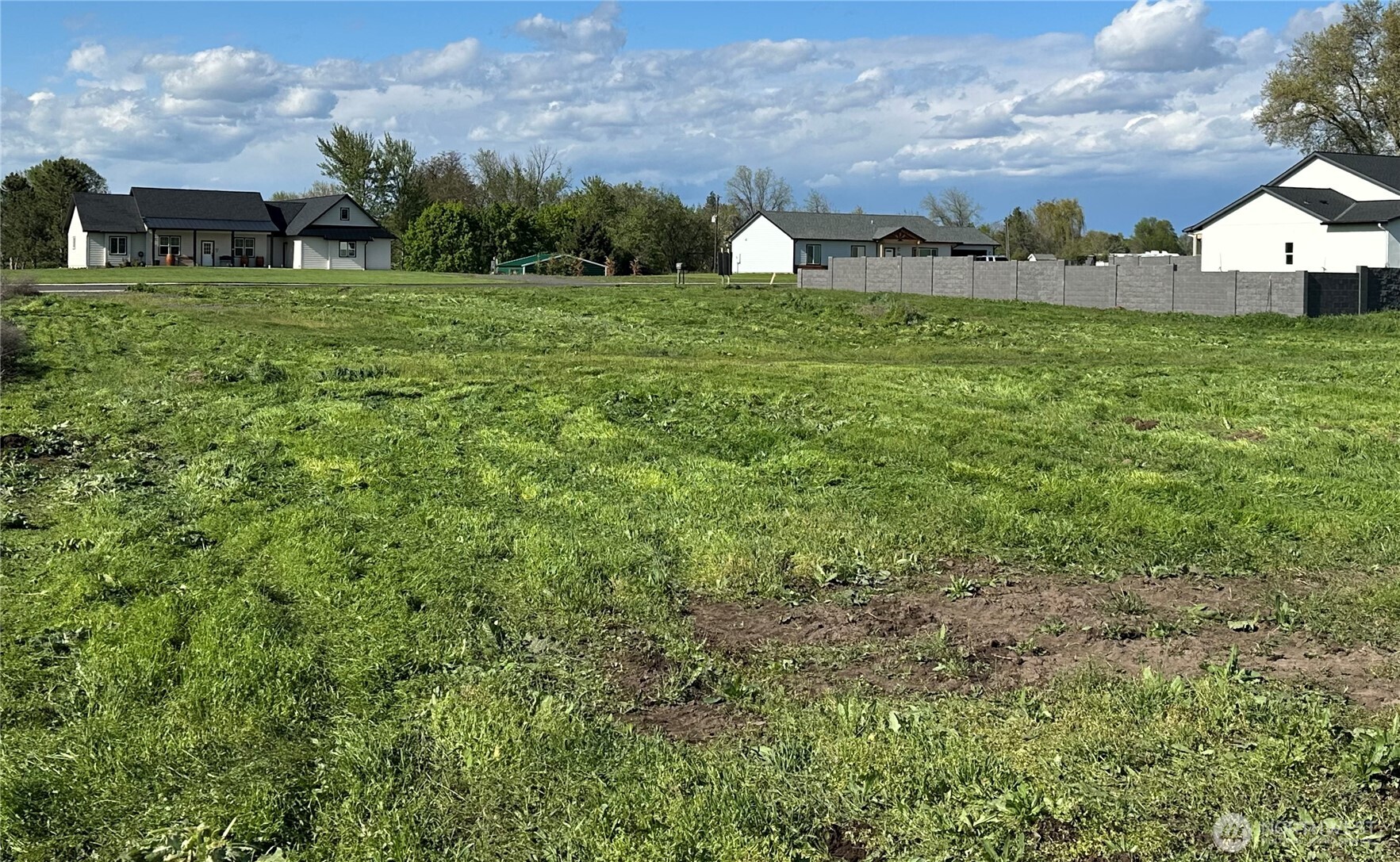 571 Southwest 12th Street College Place, WA 99324 - Photo 1 of 20 a view of a lush green field