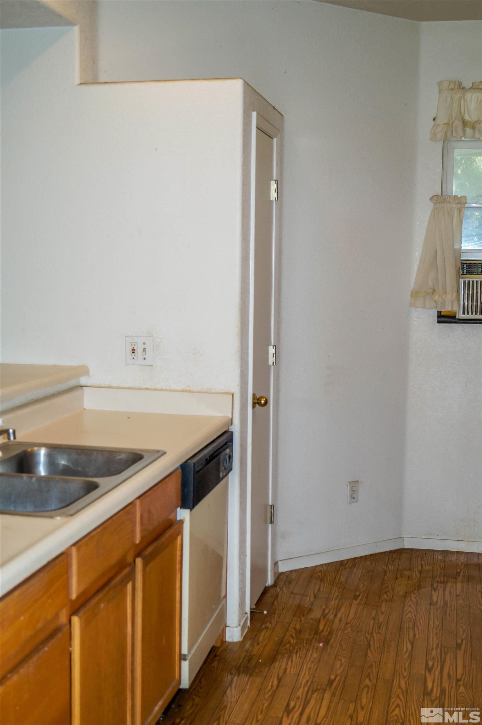 8620 Malibu Drive Reno, NV 89506 - Photo 7 of 25 Photo 7