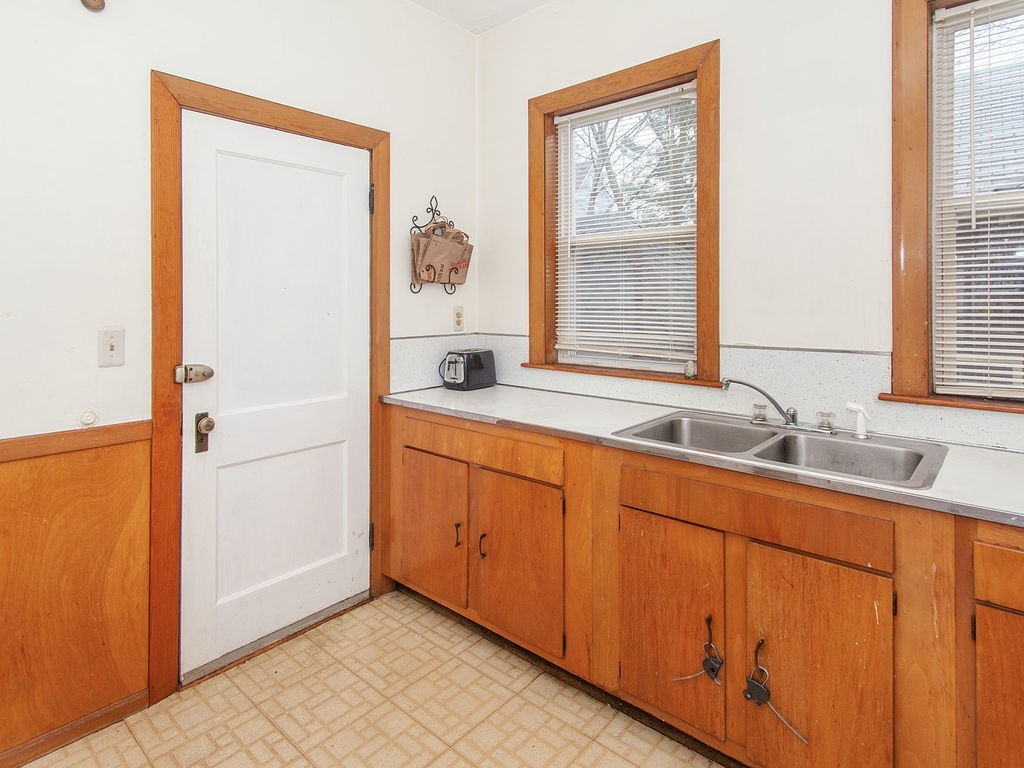 45 Bates Road Watertown, MA 02472 - Photo 14 of 29 Gallery Image 14