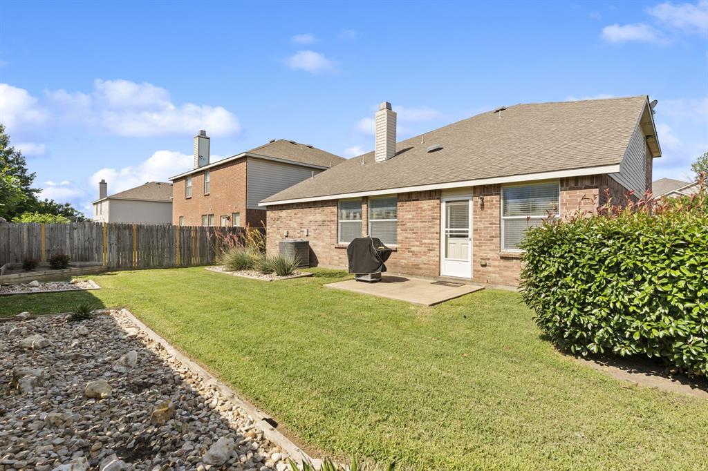 7440 Sienna Ridge Lane Fort Worth, TX 76131 - Photo 6 of 35 Pride of Ownership in the landscaped yard