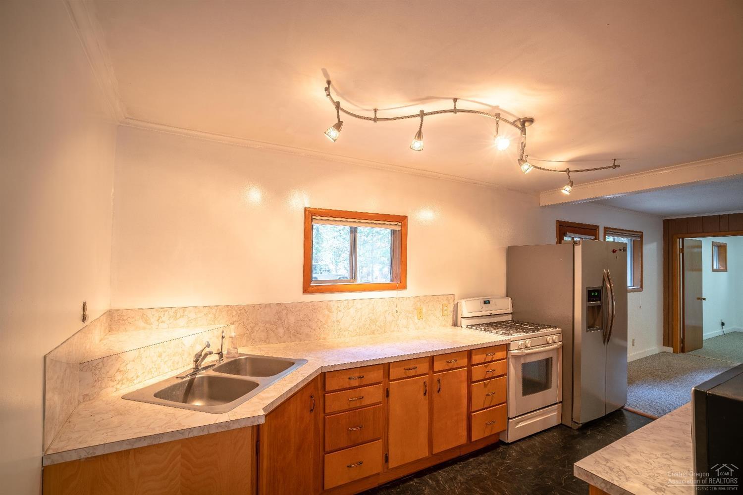61572 River Road Bend, OR 97703 - Photo 4 of 25 Additional Photo