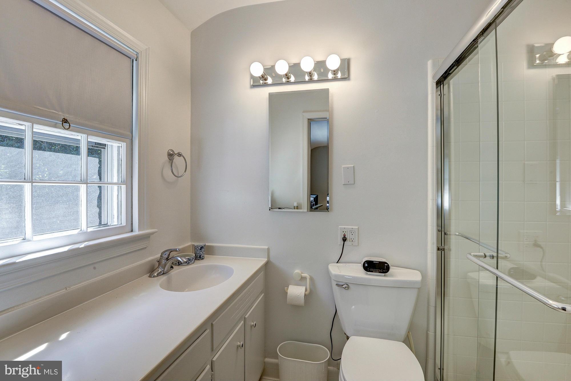 5504 Jordan Road Bethesda, MD 20816 - Photo 17 of 26 Bath (Master)