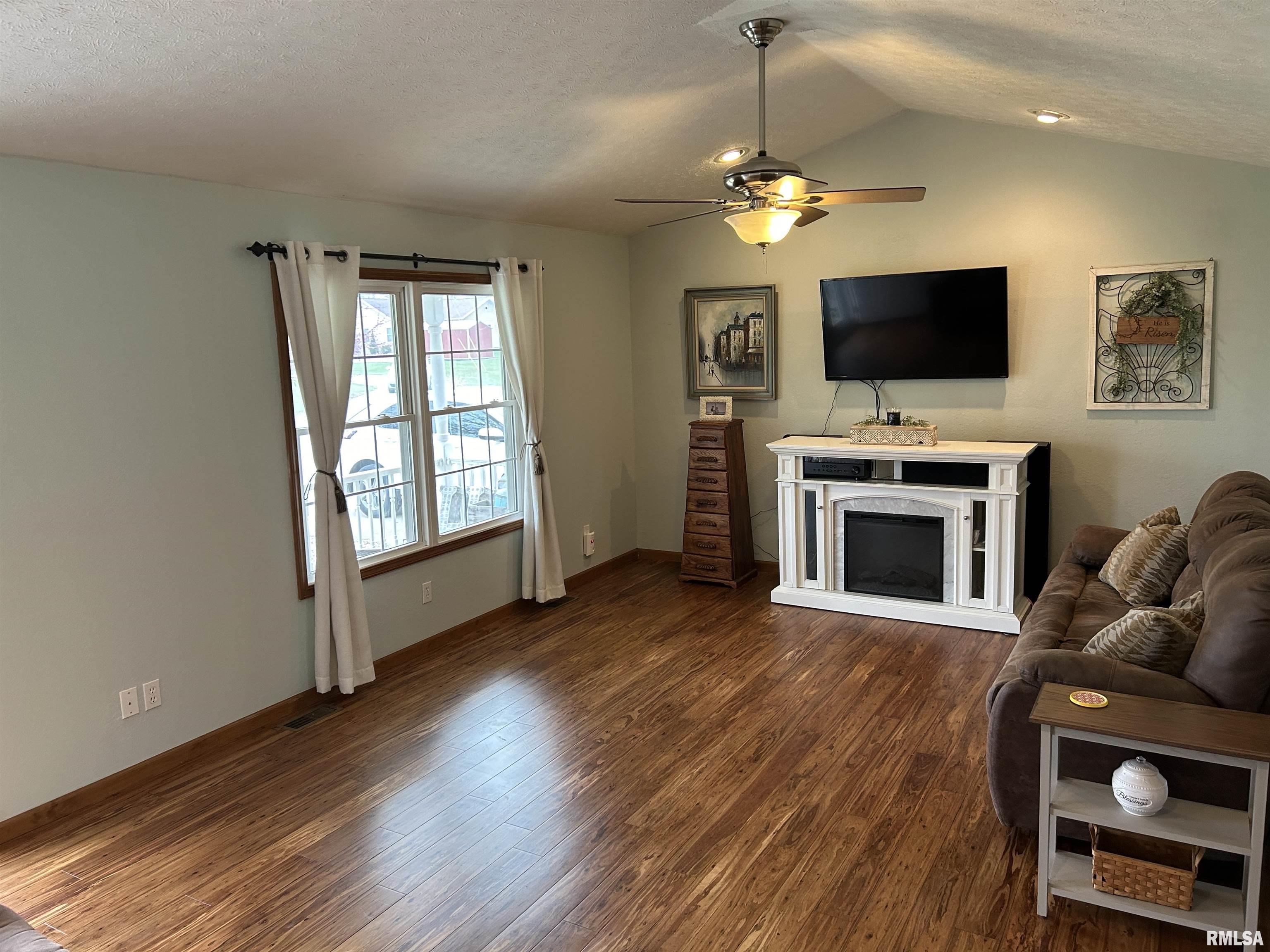 3423 Red Stripe Road Salem, IL 62881 - Photo 5 of 49