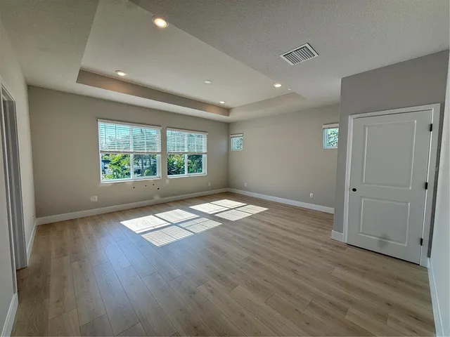 $899,990 | 8056 33rd Avenue North, St. Petersburg, FL 33710