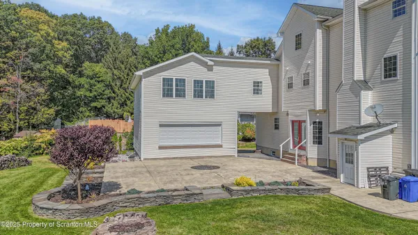 a view of a house with backyard