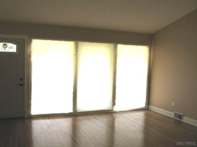 8 Standish Road Lockport City, NY 14094 - Photo 6 of 16 Living Room