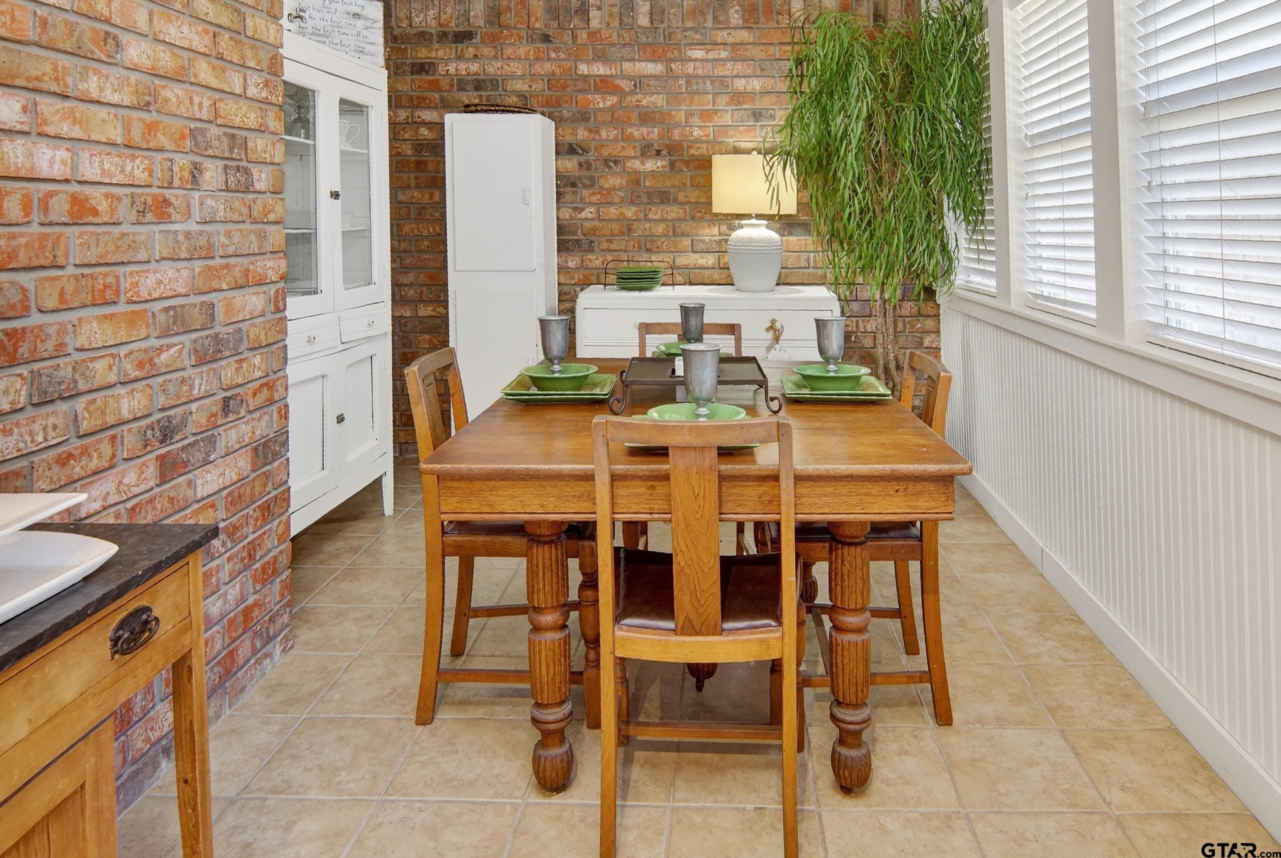 810 Jeanell Street Quitman, TX 75783 - Photo 31 of 37 a dining room with furniture and window