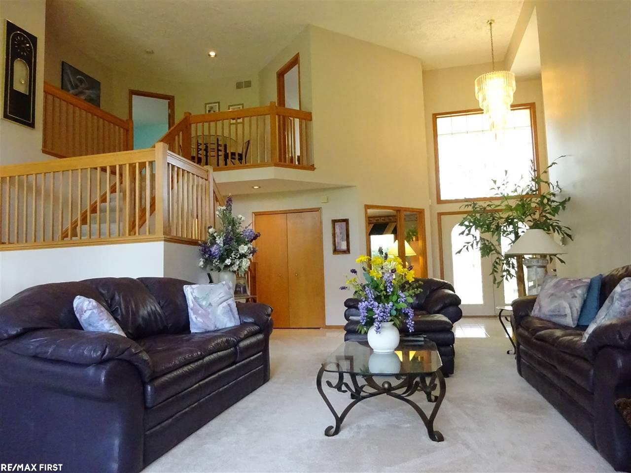 896 Grovecrest Rochester Hills, MI 48307 - Photo 4 of 43